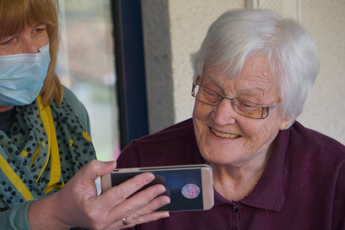 helping elderly loved one become tech savy